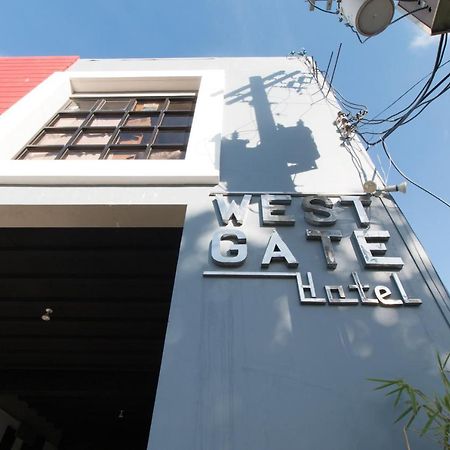Westgate Hotel Laoag Exterior foto