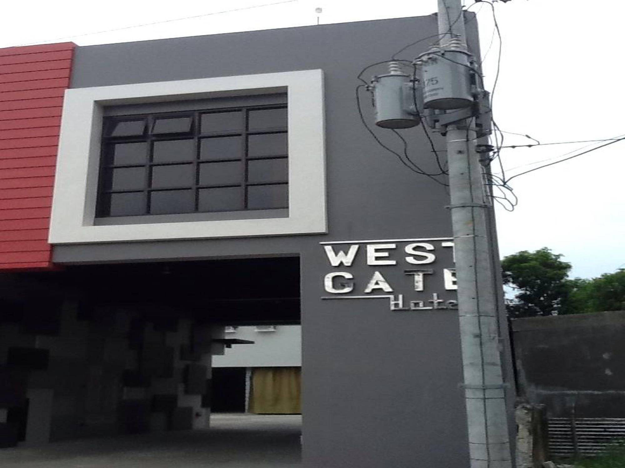 Westgate Hotel Laoag Exterior foto