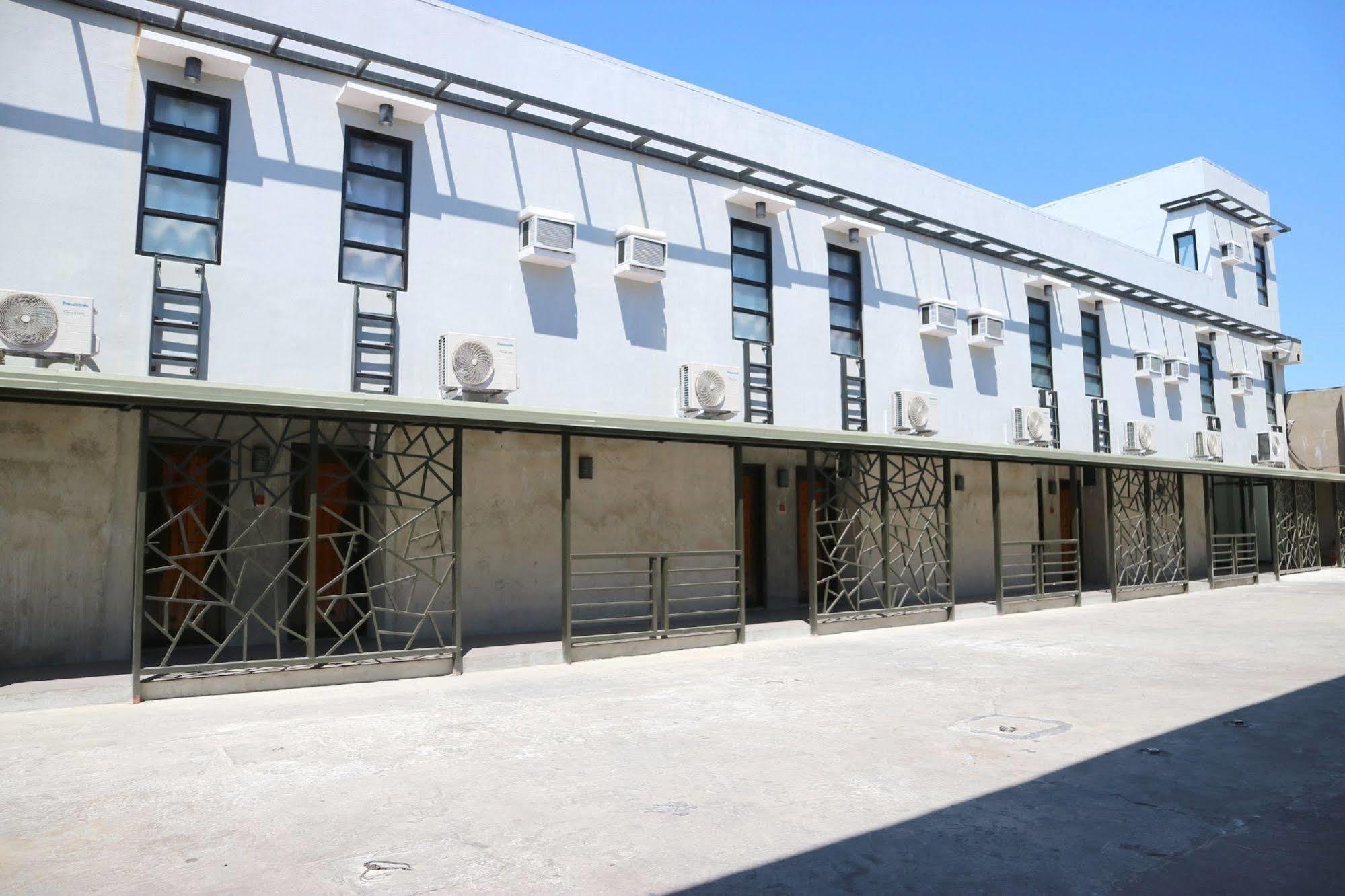 Westgate Hotel Laoag Exterior foto