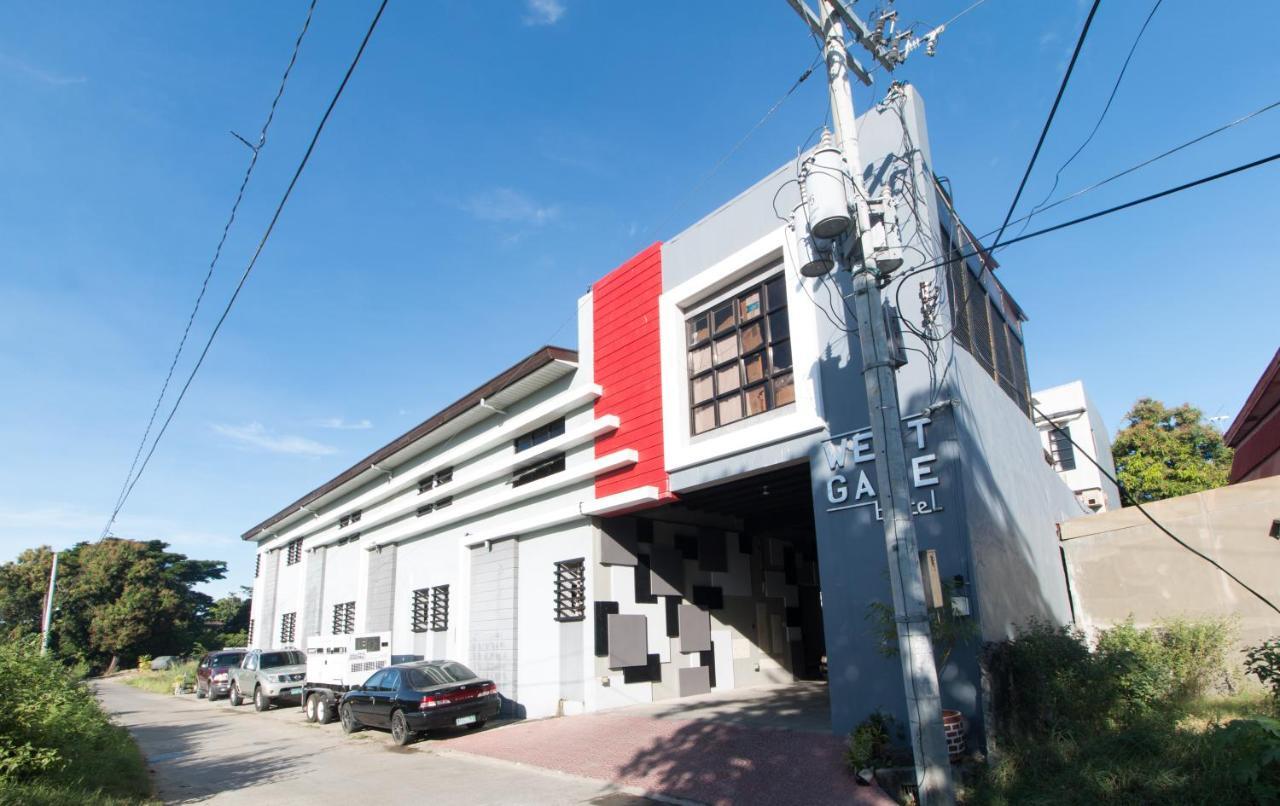 Westgate Hotel Laoag Exterior foto